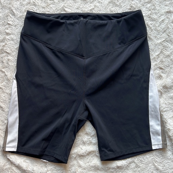 Alala Colorblock Matching Short Set - Picture 5 of 7